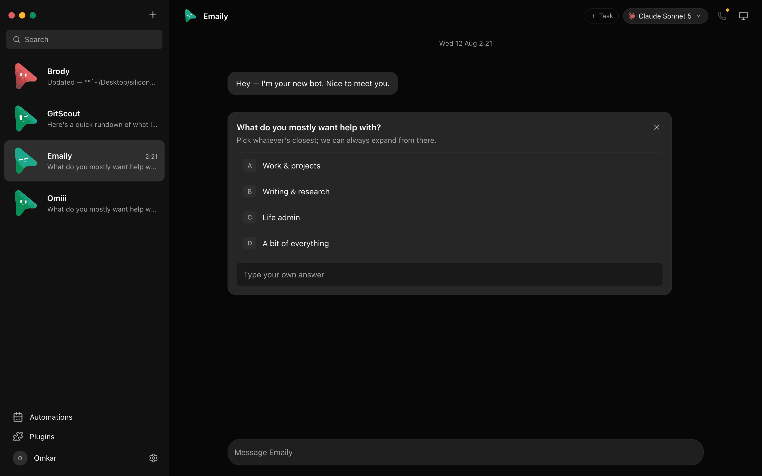 A question card in an MausBot chat with lettered options and a free-text answer box